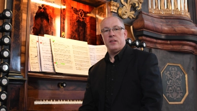 Kirchenmusikdirektor Klaus Geitner wird an der großen Simon-Orgel ein Programm unter dem Titel „Romantische Raritäten” zum Klingen bringen. (Foto: Karl-Heinz Frank)