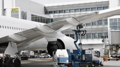 Weichenstellung für sauberes Fliegen am Flughafen München: Grünes Licht für Flugkraftstoffe der Zukunft.<br> (Foto: ATF Pictures)