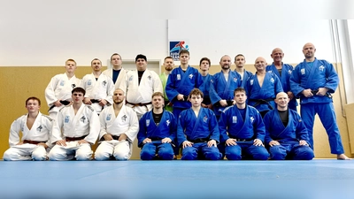 Hier präsentiert sich das Bundesligateam Grafing am zweiten Tag des Lehrgangs zur Vorbereitung auf die kommende Saison.  (Foto: KSV Bad Aibling e. V.)