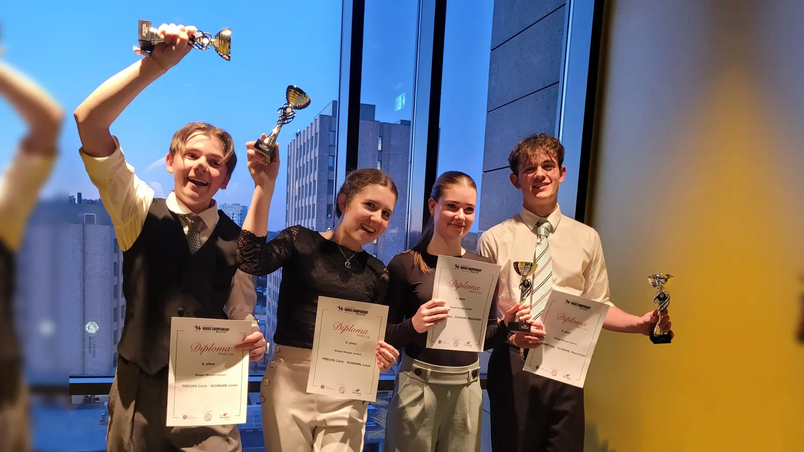 Carla Preuhs und Louis Schraml landeten auf Platz 5 und Liya Henke und Maximilian Schraml erreichten Platz 7 beim Worldcup in Lilleström.  (Foto: Boogie Magic's)