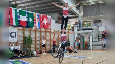 Katharina Hupfauer (unten) und Sabine Tausch (oben). (Foto: Daniel Kratschmar)