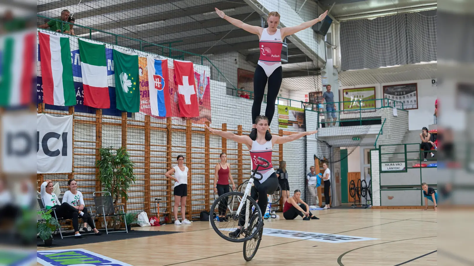 Katharina Hupfauer (unten) und Sabine Tausch (oben). (Foto: Daniel Kratschmar)