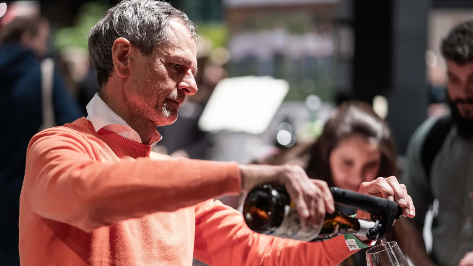 Zahlreiche Aussteller bieten ihre Weine auf der Weinmesse an. (Foto: Vinessio)