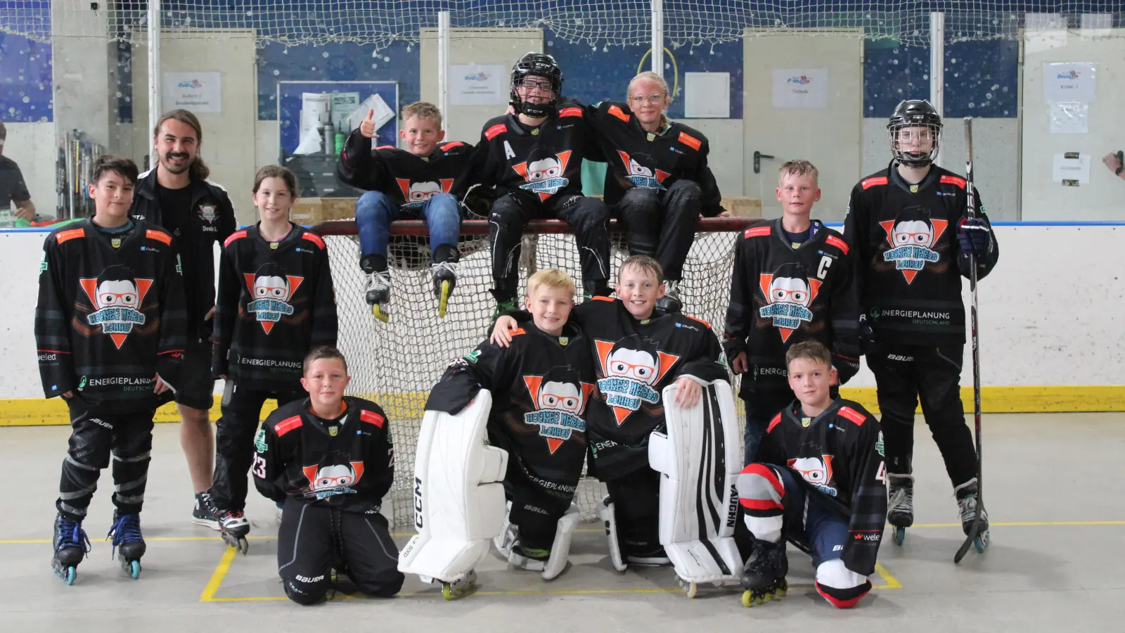 Die U13-Mannschaft der Hockey Nerds Lohhof sicherte sich mit zwei Siegen am letzten Turnierspieltag ein weiteres Mal den Titelgewinn.  (Foto: Hockey Nerds )