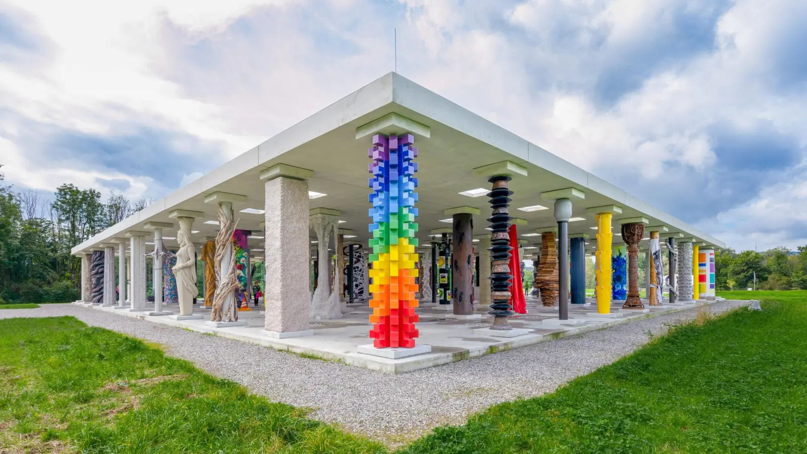 Die Künstlersäulenhalle „STOA 169” ist ein beliebter Begegnungsort. (Foto: J&E Rittenschober/STOA169 Stiftung)