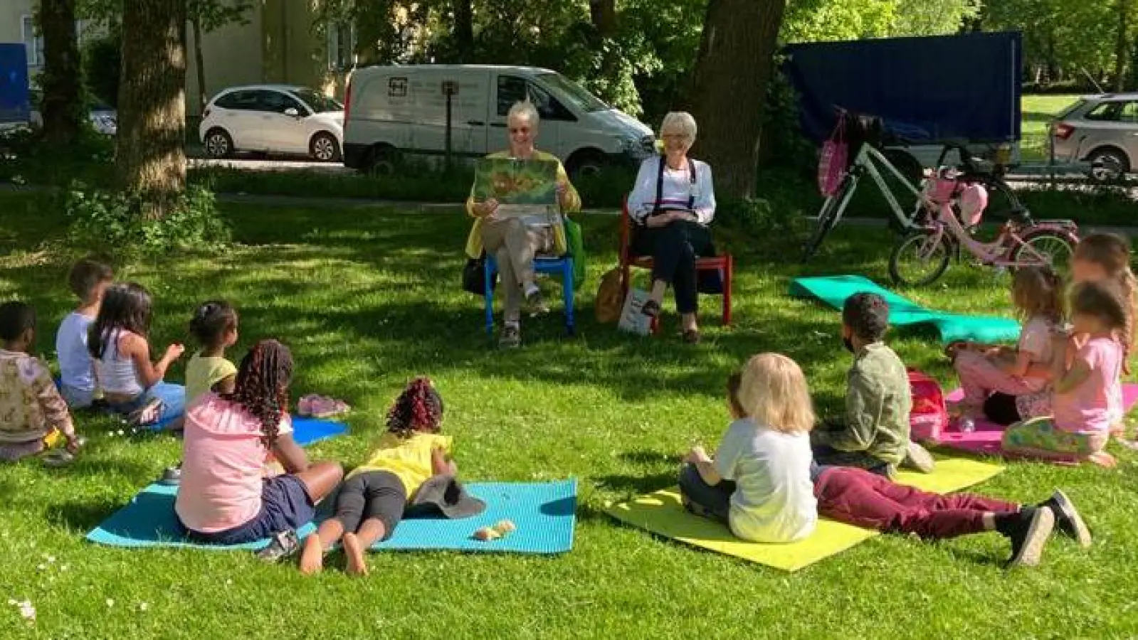 Die Lesefüchse lesen wie jeden Sommer in Parks und Innenhöfen vor. (Foto: Beate Erdmann/Lesefüchse e.V.)