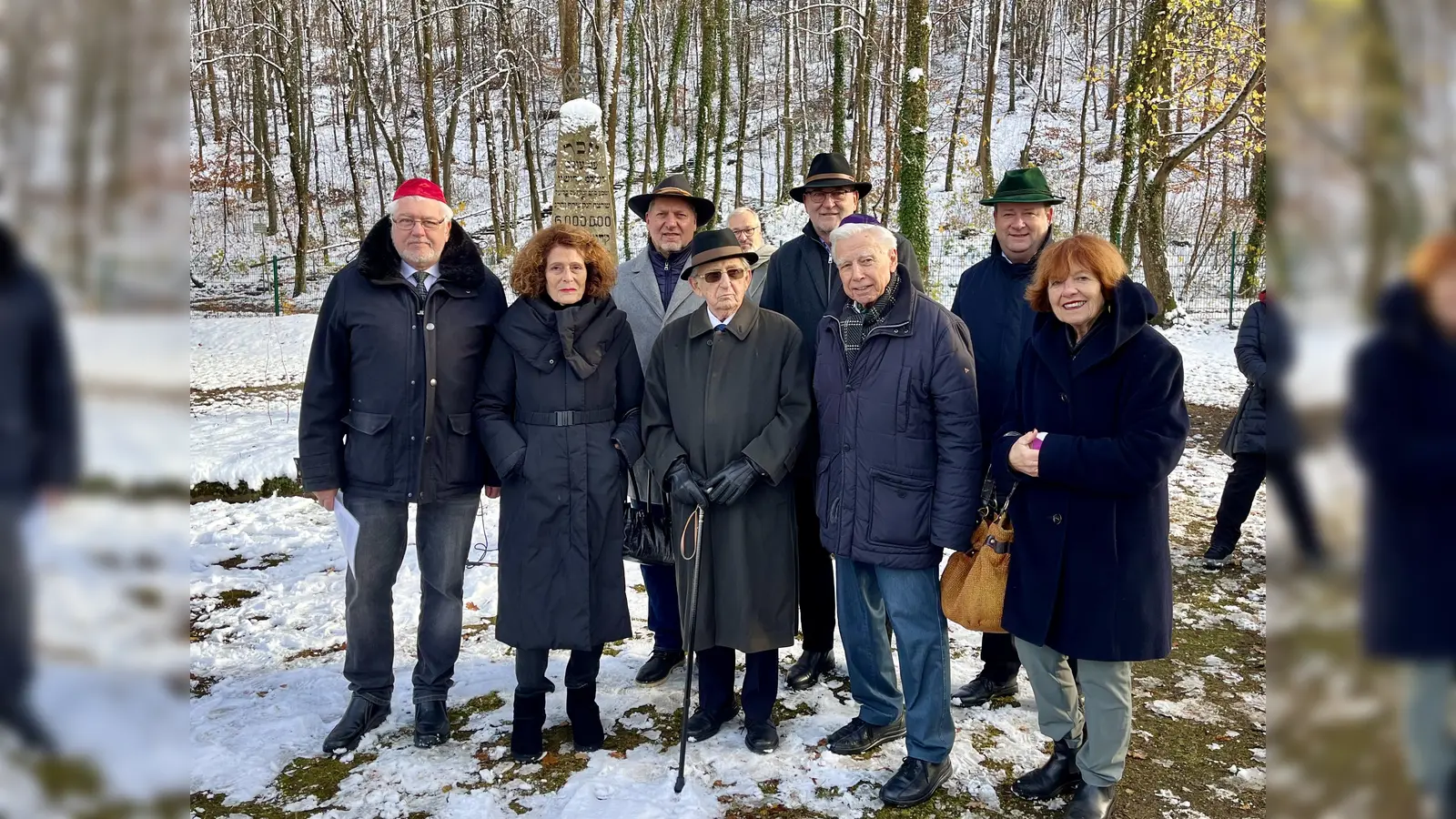 Zur traditionellen Gedenkfeier kamen Jürgen Sklarek (Gauting), Rachel, Salamander, Harald Zipfel (Neuried), Abba Naor, Rudolph Haux (Krailling), Ekkehard Knobloch, Peter Köstler (Gräfelfing) und Brigitte Servatius (v.l.). (Foto: Ulrike Seiffert)