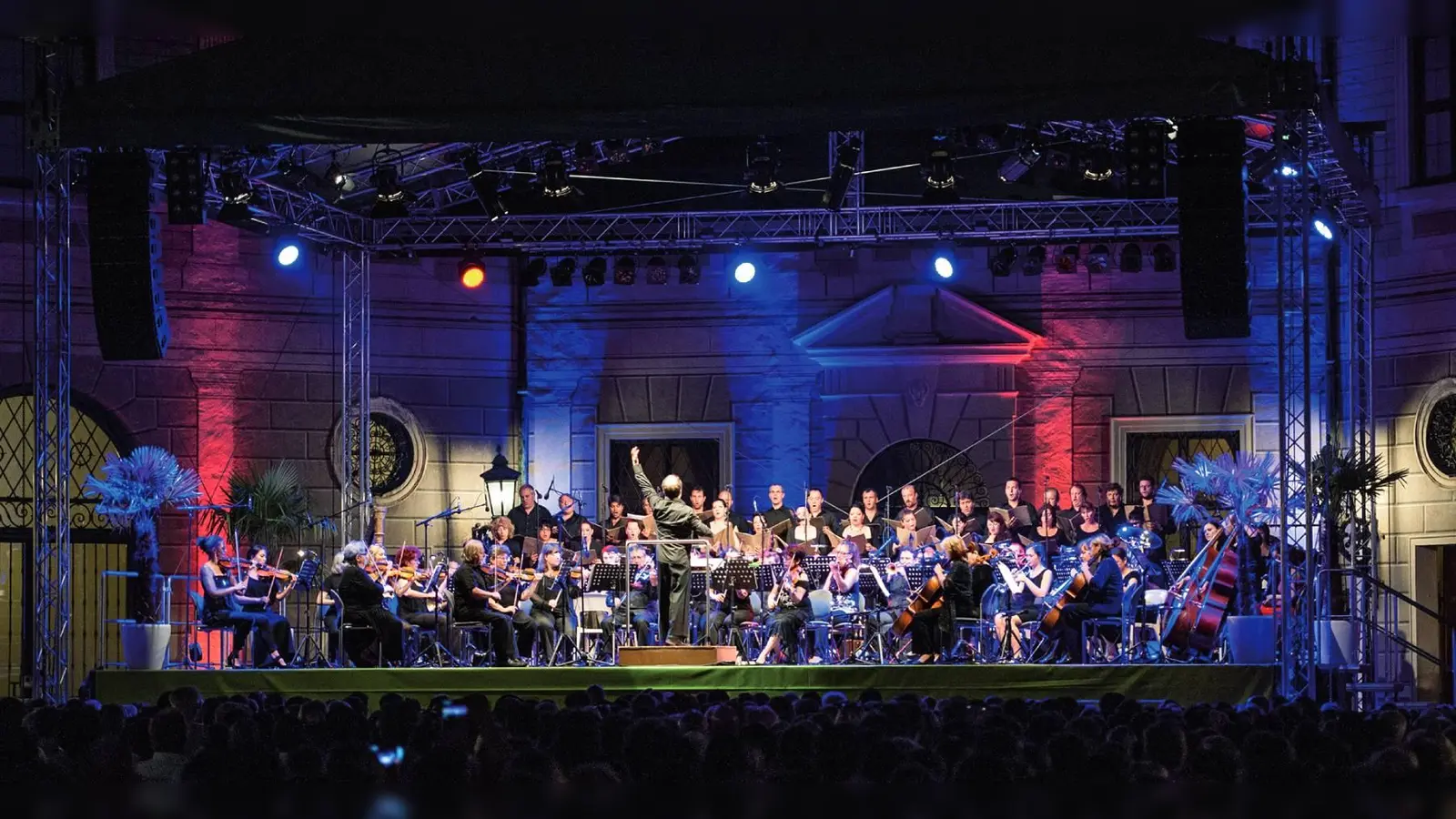 Im August wird der Brunnenhof der Residenz zur Konzert-Arena. Jetzt Tickets sichern. (Foto: muenchneropenairsommer)