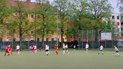 SC Amicitia München (rot) gegen FC Stern München (weiß) - dieses ehemalige Bayernliga-Derby gibt es heuer auch im Halbfinale des BFV-Verbandspokals. (Archivbild: bas)