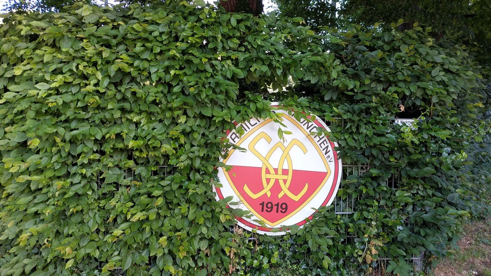 Auf der Sportanlage des SC Amicitia München kommt es zu einem Stadtduell in der Landesliga. (Foto: bas)