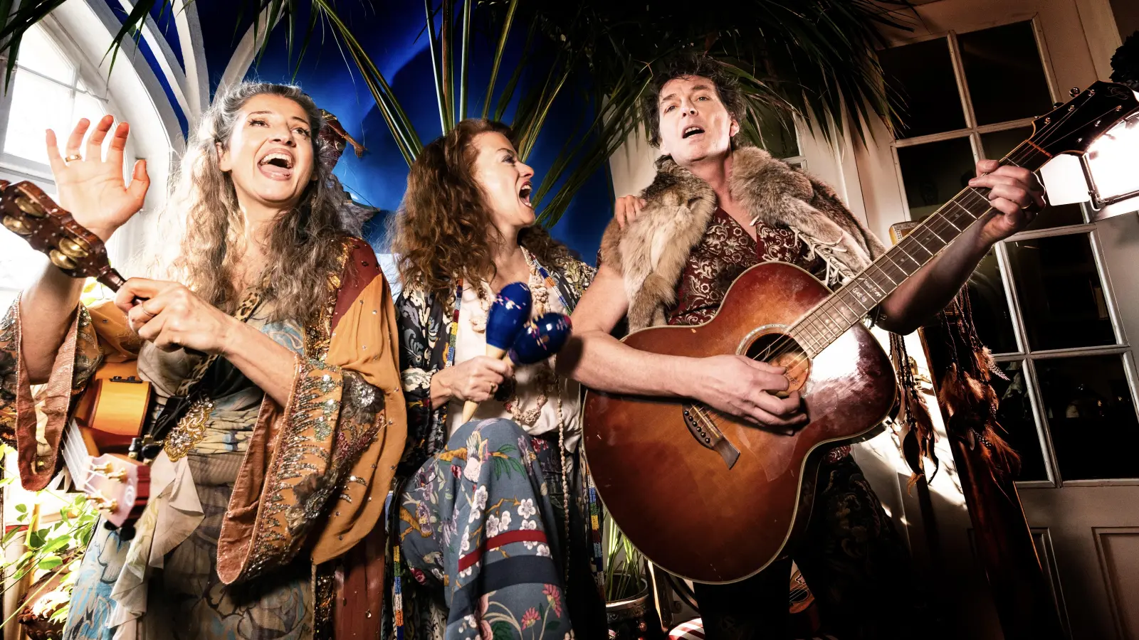 „Love, Love, Love!”: Das Hippie Kammerorchester lädt zu einem interaktiven Konzerthappening ein. (Foto: Sven Kemmler)