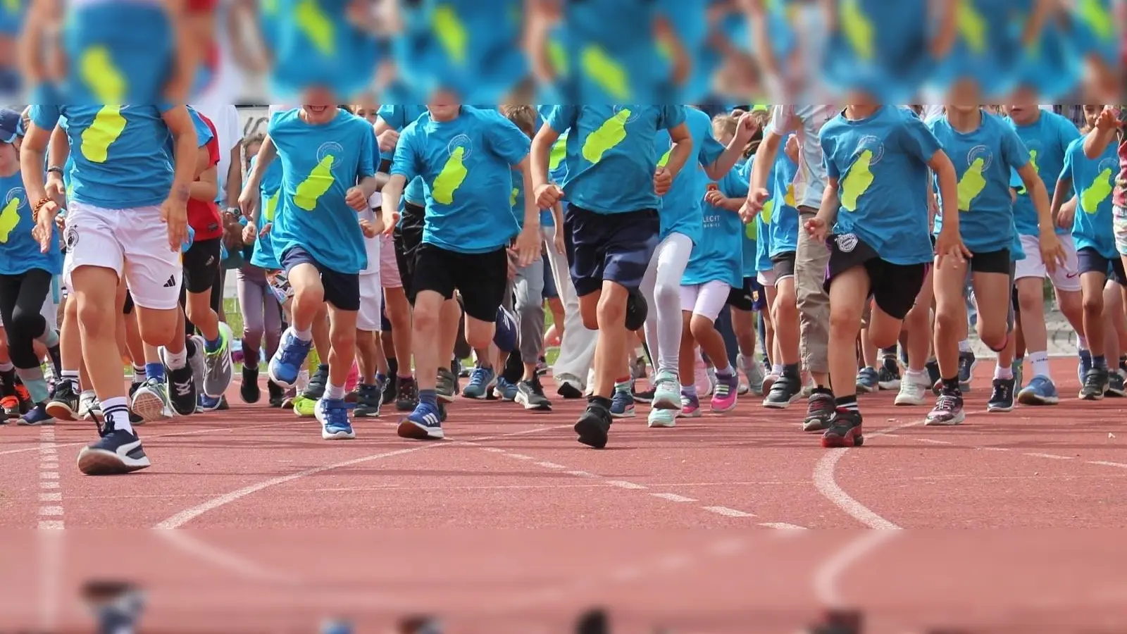 300 Schülerinnen und Schüler der Grundschule am Pilsensee gingen an&nbsp;den Start. (Foto: Schule)