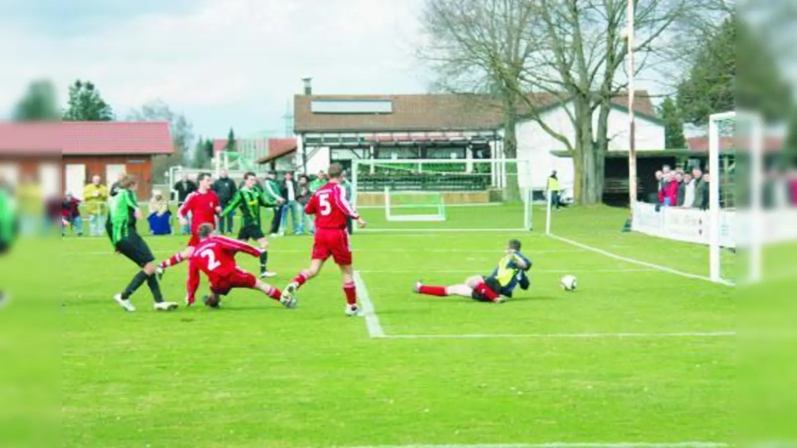 Thomas Huser erzielt den Treffer zum 2:1 für den TSV Allach. (Foto: pi)