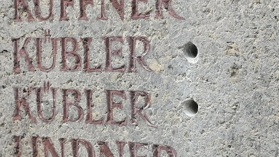 Die Löcher für die Befestigung der Überdeckung sind am Denkmal bereits vorhanden. (Foto: job)