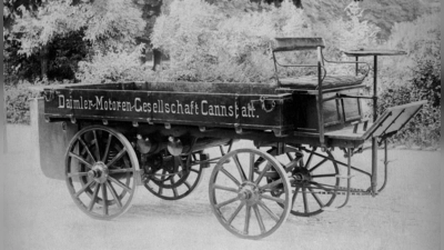 Der erste Lkw der Welt: der Benzin Motor-Lastwagen von Daimler aus dem Jahr 1896. Er ähnelte noch stark einer Kutsche – ohne Pferd.  (F.: Daimler Trucks & Buses Communication)
