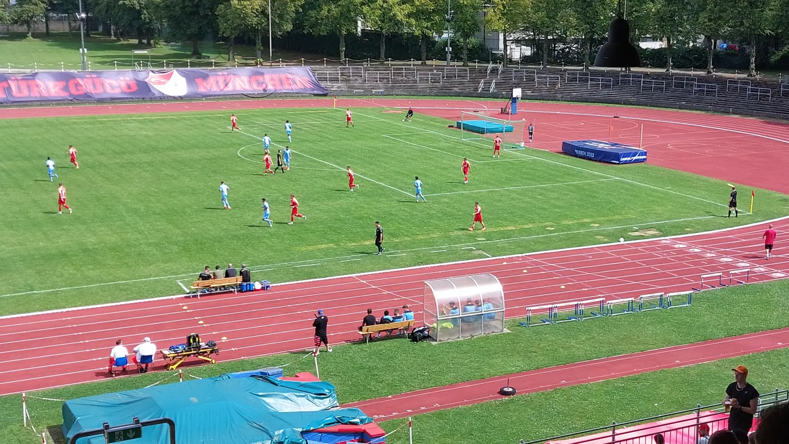 Türkgücü München ist zurück im Dantestadion: Die Partie gegen die SpVgg Hankofen-Hailing endete 2:2. (Foto: bas)