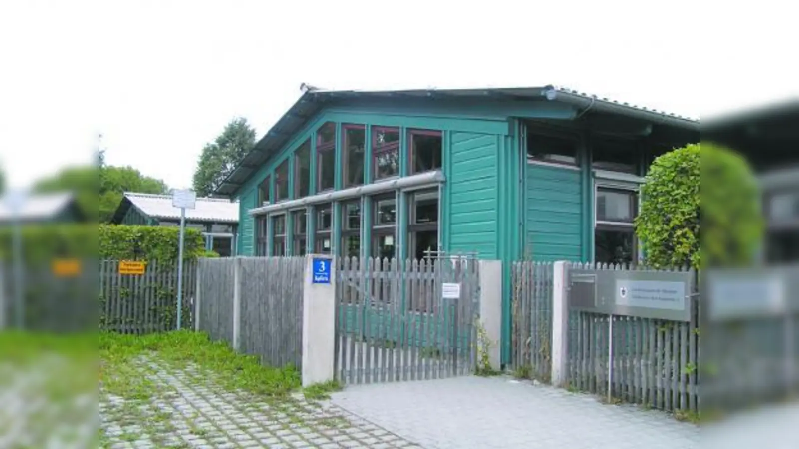 In den Pavillons an der Kupfferstraße ist derzeit der Hort untergebracht. Nach dessen Umzug entstehen dort Klassenräume. (Foto: Archiv)