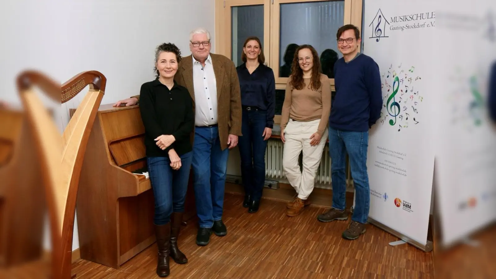 Die Musikschule Gauting-Stockdorf hat einen neuen Vorstand und ein neues Kuratorium. Dazu gehören Jasmin Klingan, Jürgen Sklarek, Katja Görtler, Katharina Ebner und Axel Höpner (v.l.). (Foto: A.Höpner)