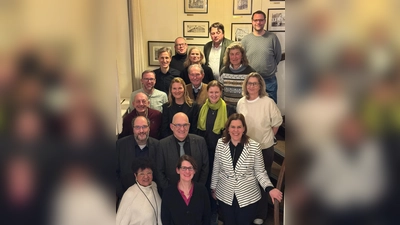 Bürgermeisterin Verena Dietl (vorne r.) lud die Bezirksausschussvorsitzenden zum Jahresauftaktgespräch ein. Dabei wurden unter anderem Ideen ausgetauscht. (Foto: LHM)