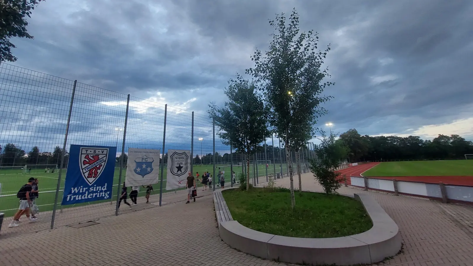 Auch die Bezirkssportanlage Trudering in der Feldbergstraße ist vom Stellenabbau betroffen. Die drei hier ansässigen Vereine unterstützen die Petition. (Archivbild: bas)