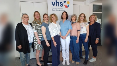 Das Team der VHS: Jutta Huber, Irina Moor, Verena von Prondzinski, Evi Seidel-Klarmann, Clara Husmann, Andrea Franke, Julia Hölzel, Claudia Hilbert (v. l.) (Foto: VHS Germering)