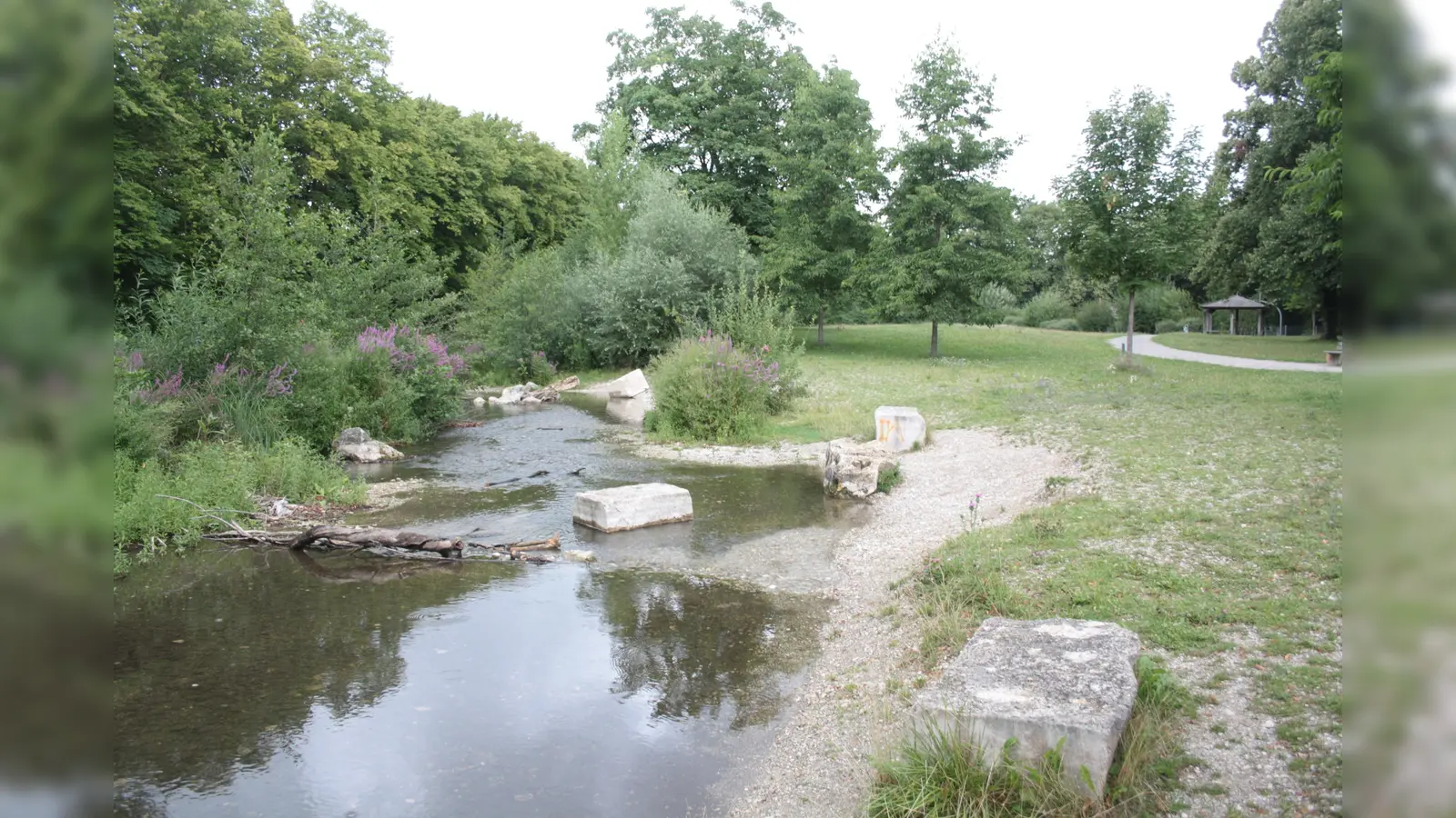 Hier war einmal das Sommerbad. heute ist das Gelände eine Grünanlage. (Foto: tab)