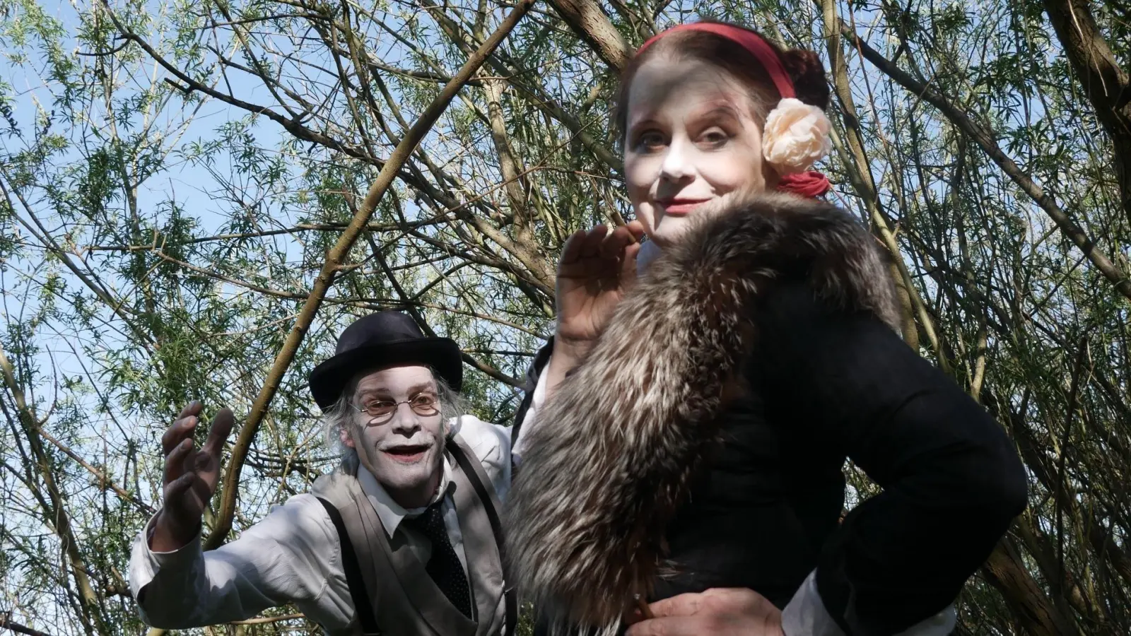 Markus Hummel und Sonja Graf spielen „Das Krokodil im Kasten”, führen Regie und haben das Buch zu dem Stück geschrieben. (Foto: S & W. Kunst)