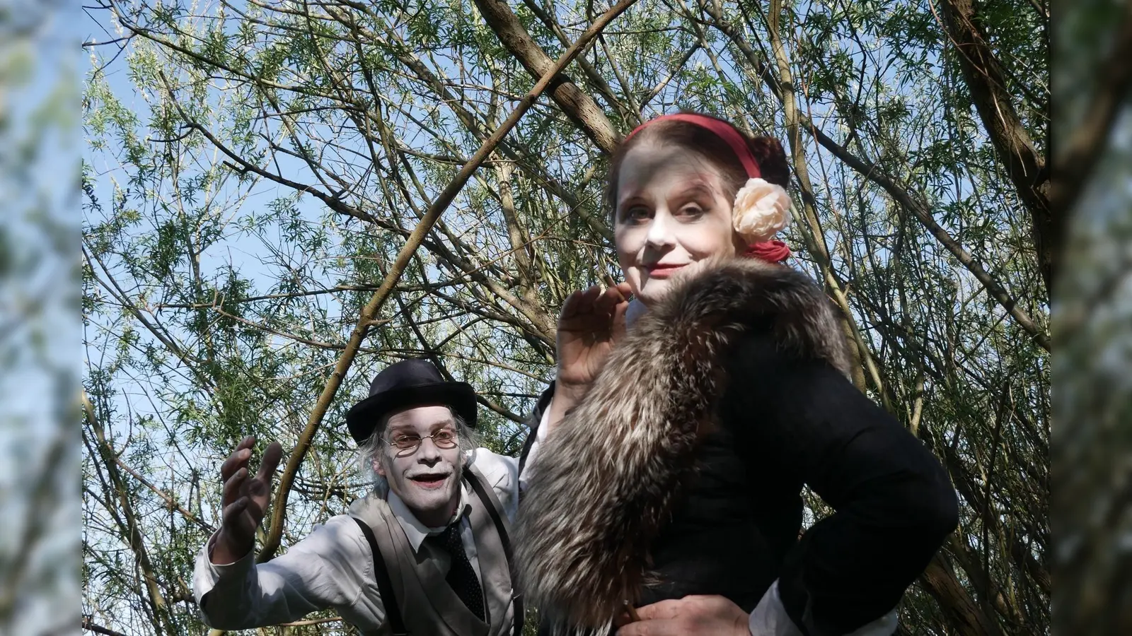 Markus Hummel und Sonja Graf spielen „Das Krokodil im Kasten”, führen Regie und haben das Buch zu dem Stück geschrieben. (Foto: S & W. Kunst)