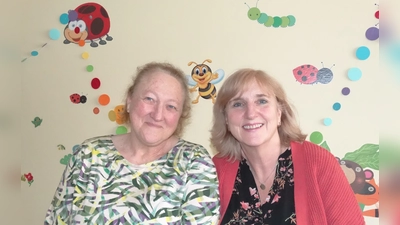 Diplom-Sozialpädagogin Regina Hell (links) und Vorstandsvorsitzende Andrea Streifeneder freuen sich auf den Tag der offenen Tür im Familienzentrum Hadern-Blumenau. (Foto: Tanja Beetz)