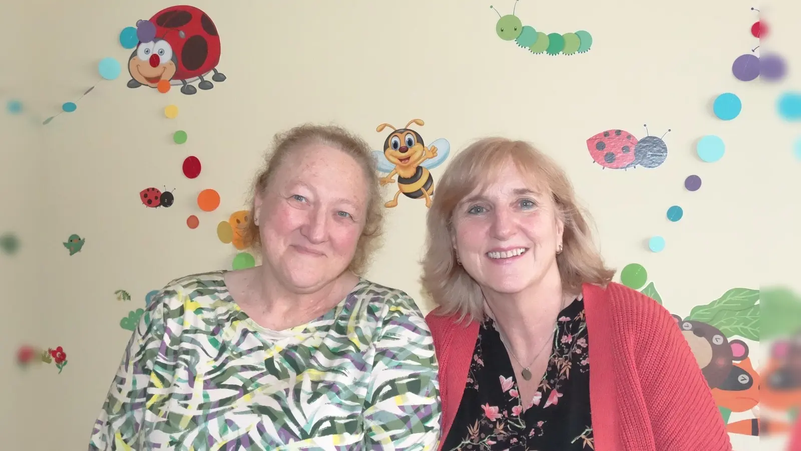 Diplom-Sozialpädagogin Regina Hell (links) und Vorstandsvorsitzende Andrea Streifeneder freuen sich auf den Tag der offenen Tür im Familienzentrum Hadern-Blumenau. (Foto: Tanja Beetz)