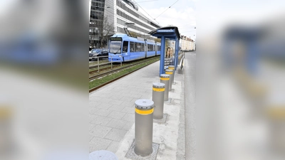 Die Poller schützen jetzt die Haltestelle. (Foto: SWM/MVG)