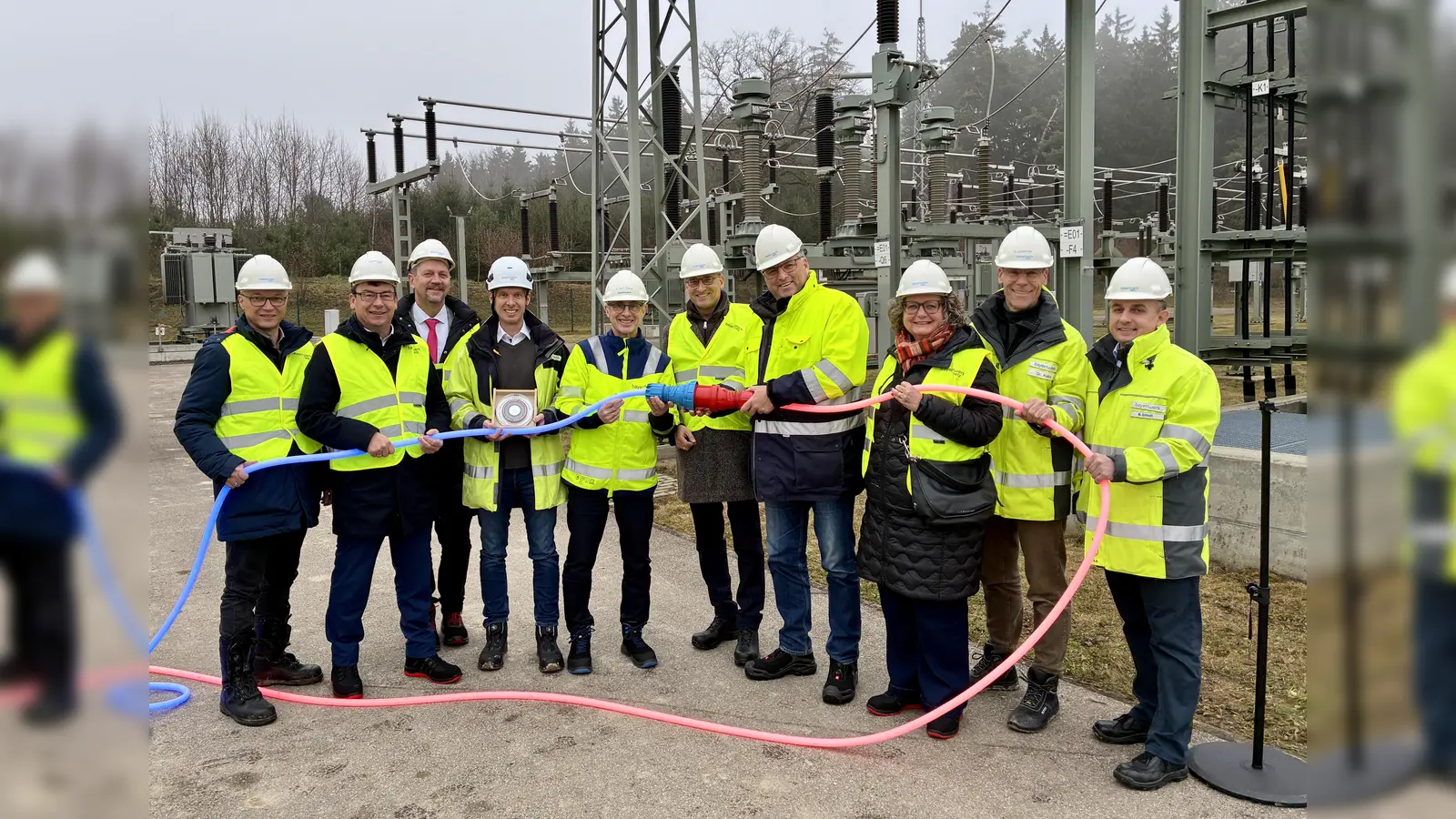 Gaben den Startschuss (von links): Wolfgang Hörl (Bürgermeister Schwabhausen), Franz Obesser (Bürgermeister Markt Indersdorf), Robert Axtner (Bürgermeister Bergkirchen), Bernd Igelbüscher (Projektleiter Bau), Dr. Egon Leo Westphal (CEO Bayernwerk AG), Bernhard Seidenath MdL, Landrat Stefan Löwl, Barbara Sterzl (Regierung von Oberbayern), Dr. Joachim Kabs (Geschäftsführer Bayernwerk Netz GmbH), Markus Schmitt (Projektleiter Genehmigung). (Foto: Bayernwerk)