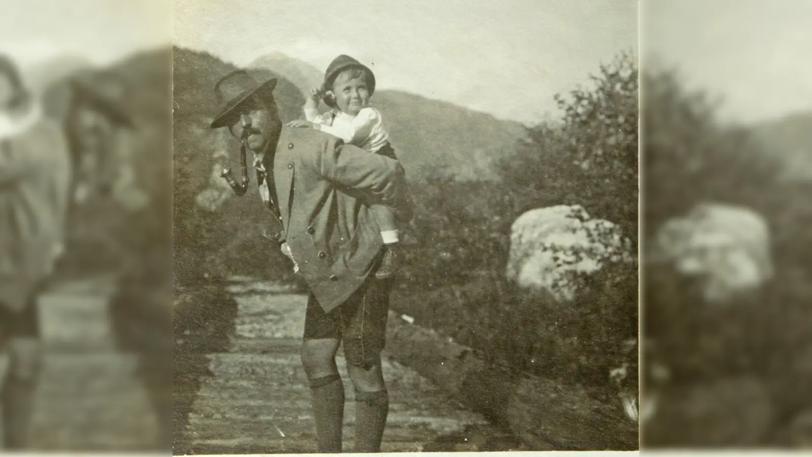 Konrad Mautner in der typischen Ausseer Tracht. (Foto: Zur Verfügung gestellt vom Volkskundemuseum Graz mit freundlicher Genehmigung der Familie Mautner)
