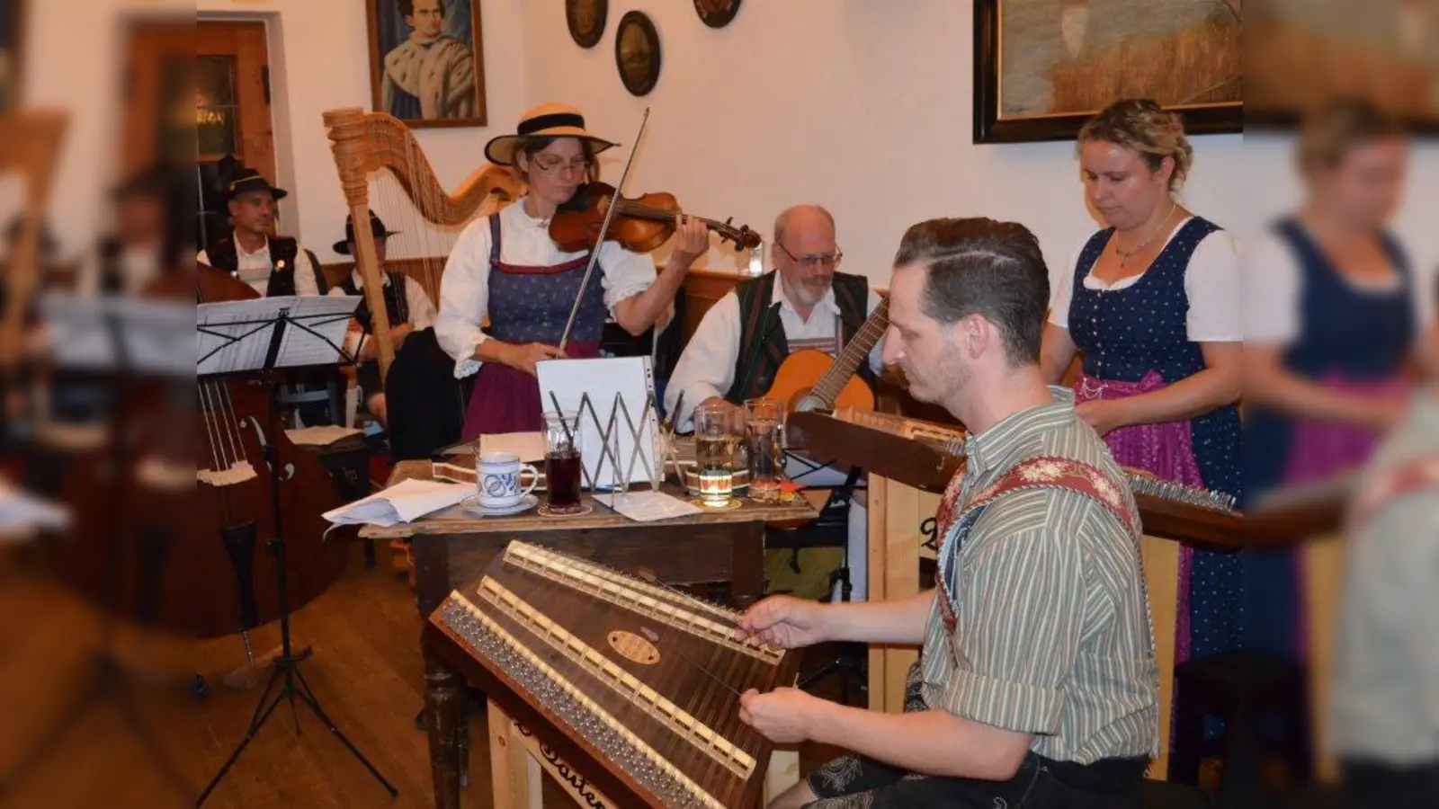 Bairisch gspuit wird nicht nur auf der Wiesn, sondern auch bei den Saitenschindern in Dießen. (Foto: Beate Bentele)