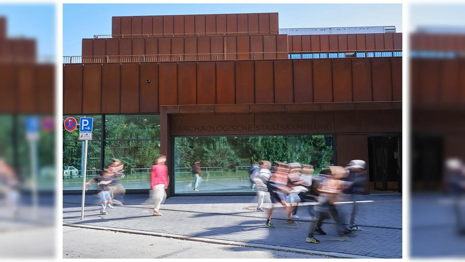 Von außen schlicht mit Edelrost und innen riesig interessant: Die Archäologische Staatssammlung im Lehel wurde nach der Sanierung jetzt wiedereröffnet. <br> (Foto: © Archäologische Staatssammlung, Stefanie Friedrich)