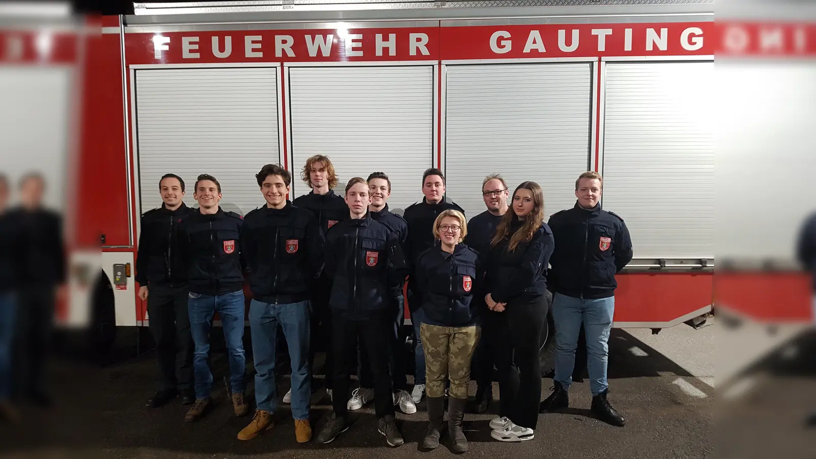 Nach der Wahl stellten sich der neue Jugendvorstand mit Jugendwart und -betreuern sowie dem Vereinsvorstand zum Foto auf. (Foto: FFW Gauting)