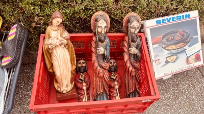 Wer alte und neue Schätze finden will, sollte den Flohmarkt am Elisabethplatz besuchen. (Foto: hw)