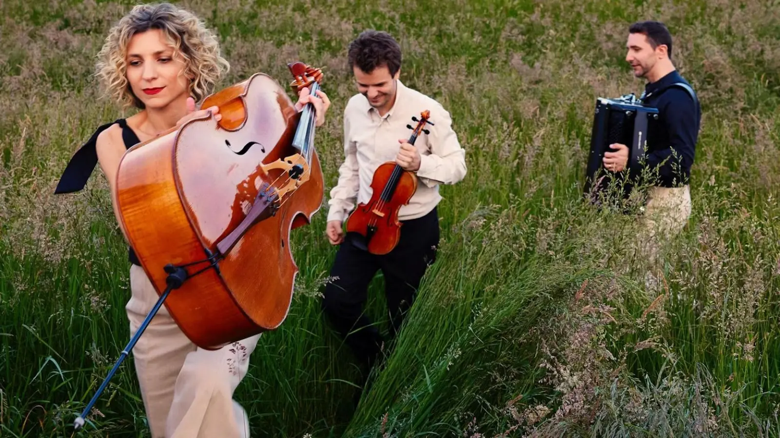 Das Trio Well-Cojocaru spielt im Pfarrstadel Weßling. (Foto: Emanuel Klempa)