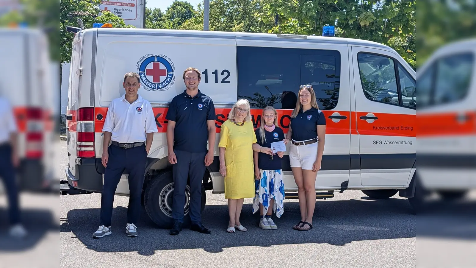Bei der Übergabe der Spende (von links): Andreas Lindner, Anton Persch, Agnes Hawle, Clara Hawle und Ann-Kathrin Prell. (Foto: Danuta Pfanzelt)
