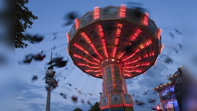 Beim Sommerfestival sind wieder viele Münchner Schausteller mit ihren Fahrgeschäften im Olympiapark.  (Foto: Martin Hangen, Olympiapark München GmbH)
