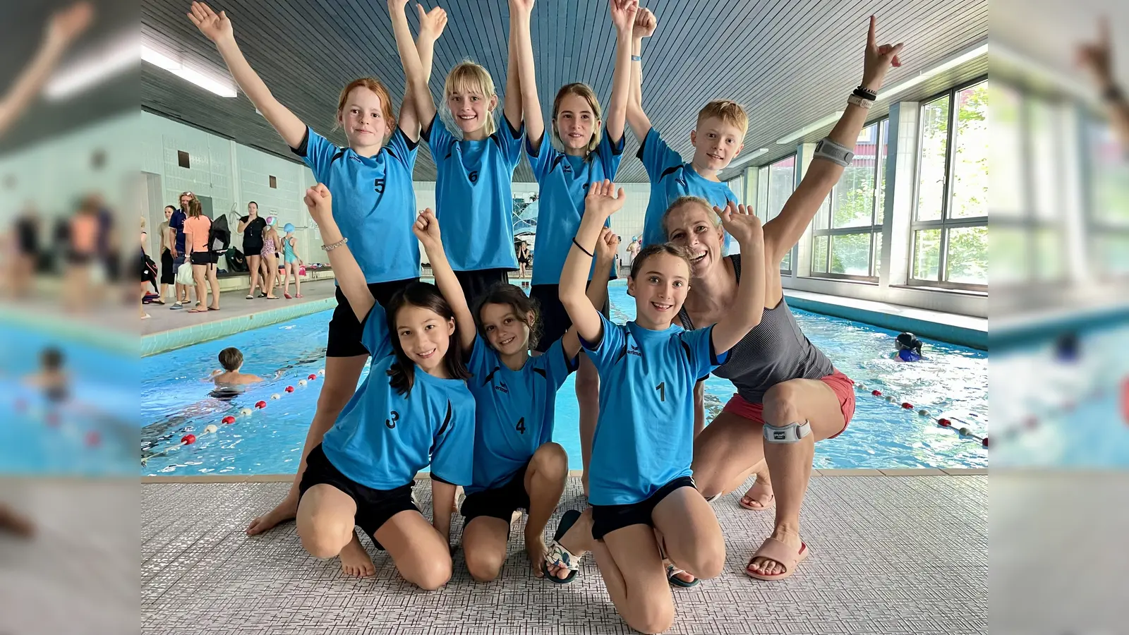 Für die Grundschule an der Werdenfelsstraße traten die sieben schnellsten Kraulschwimmerinnen und -schwimmer der dritten Klassen an – sechs Mädchen und ein Junge.  (Foto: Schule)