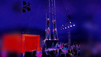 Als Akrobaten brachten die Grundschüler ihr Publikum zum Staunen. (Foto: Förderverein Grundschule Alling)