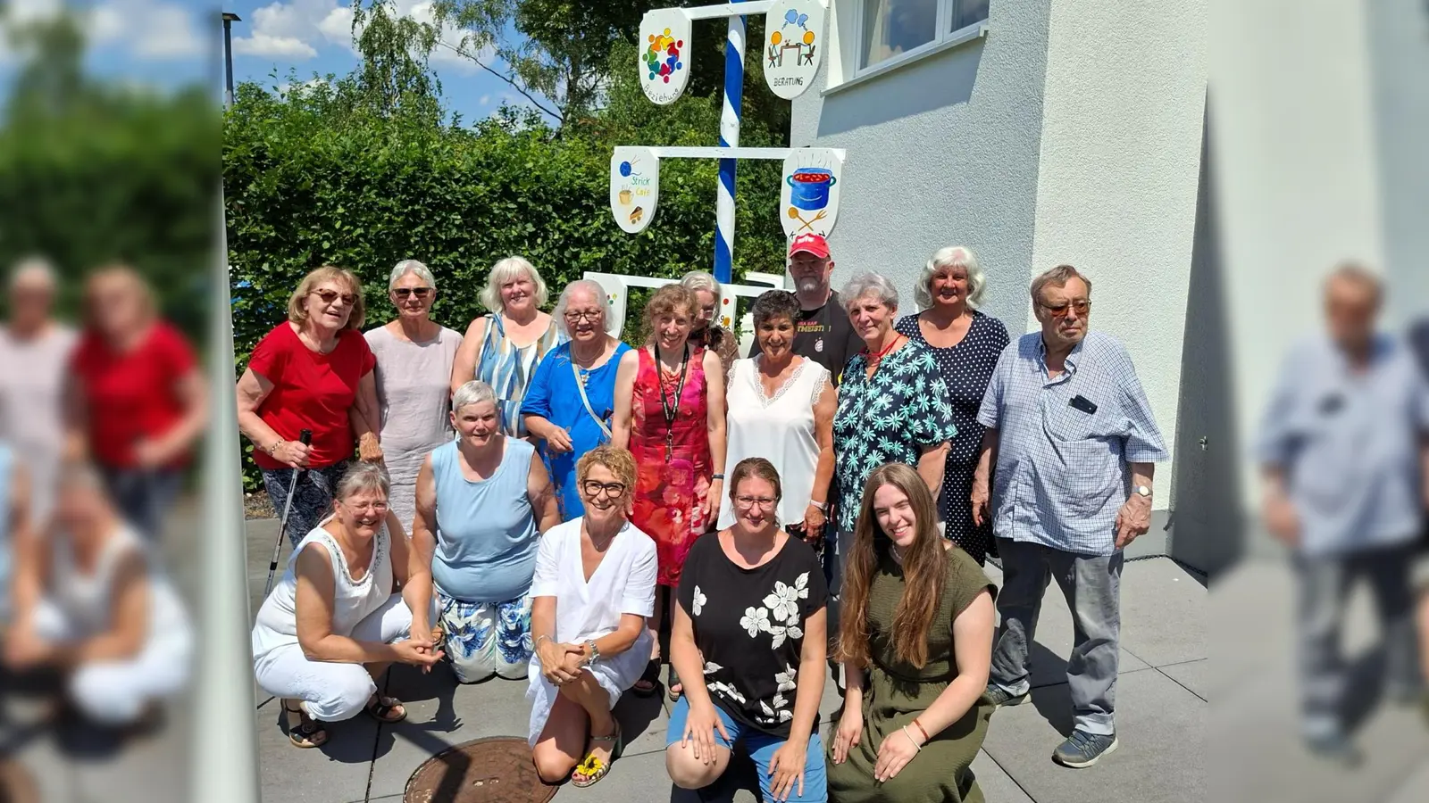 Teilnehmerinnen und Teilnehmer der Kreativgruppe und Mitarbeiterinnen der Tagessstätte. (Foto: Caritas)