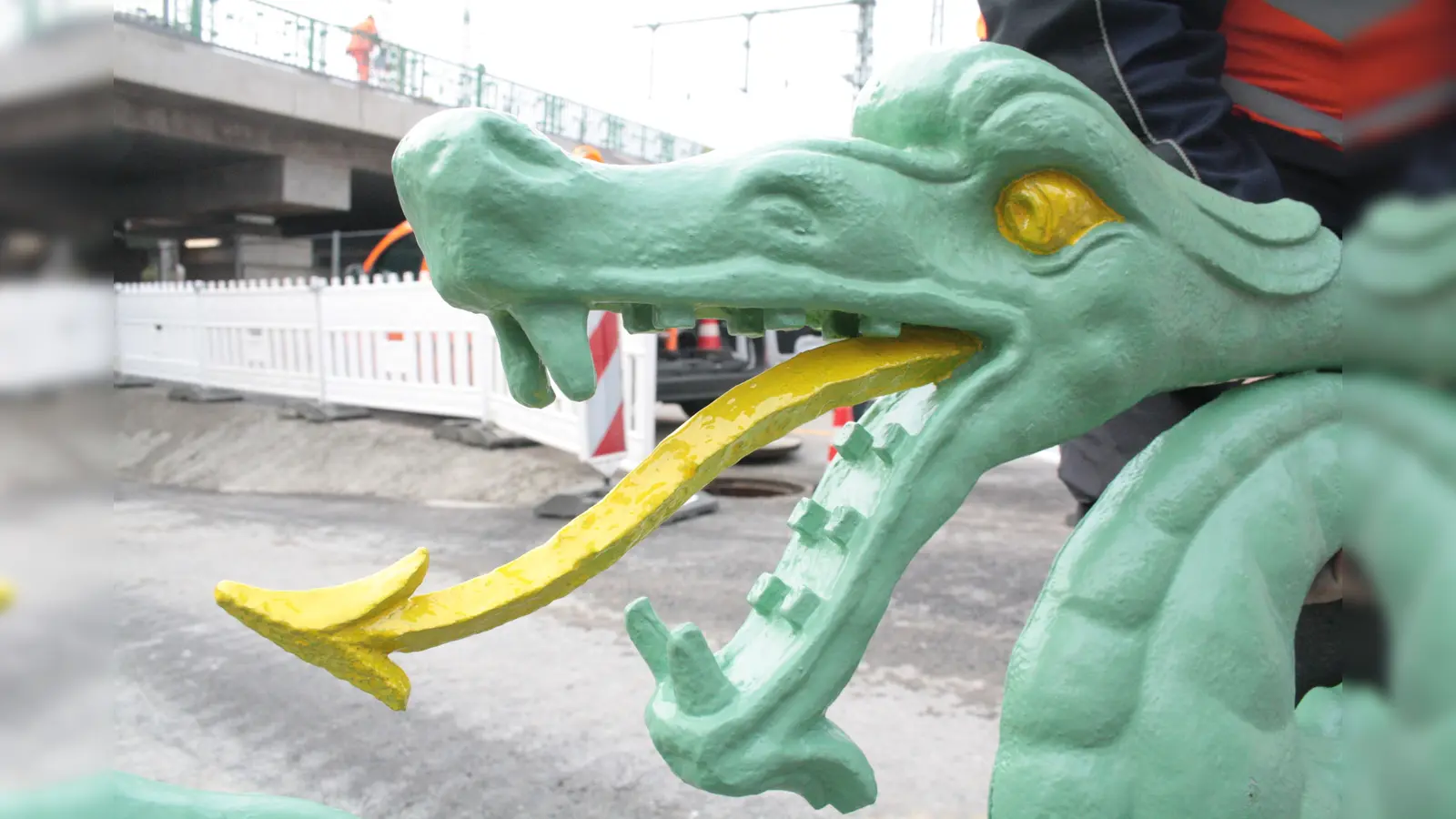 Der Lindwurm wurde in den nahezu originalen historischen Farbtönen lackiert. (Foto: job)