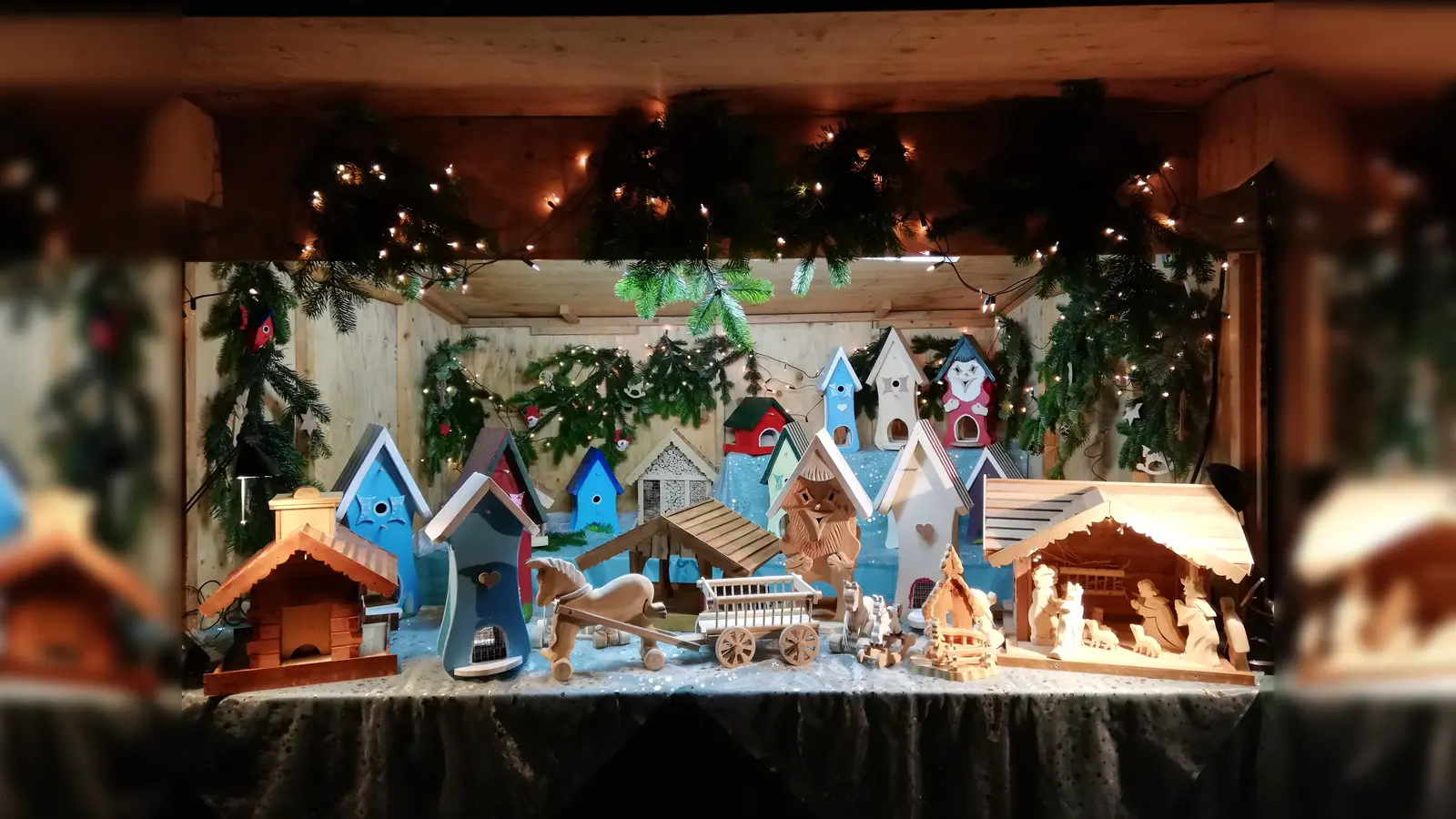 Der Christkindlmarkt startet am Samstag abend mit vielen Angeboten auf dem Pausenhof. (Foto: VA)