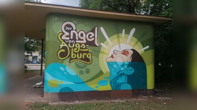 Simon Wunderlich bemalte das Trafohäuschen am Agnes-Bernauer-Platz vor drei Jahren mit Szenen aus dem Leben der „Platz-Patin”. Nach ihrer Ermordung verehrte das Volk Agnes als „Engel von Augsburg”. (Foto: job)