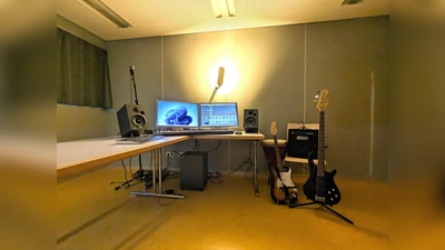 Auch ein gut ausgestatteter, schalldichter Musikraum wartet im Kulturhaus auf weitere Nutzer. Hier kann man seine Ideen und Talente verwirklichen.  (Foto: Christian Hiesel-Schill)