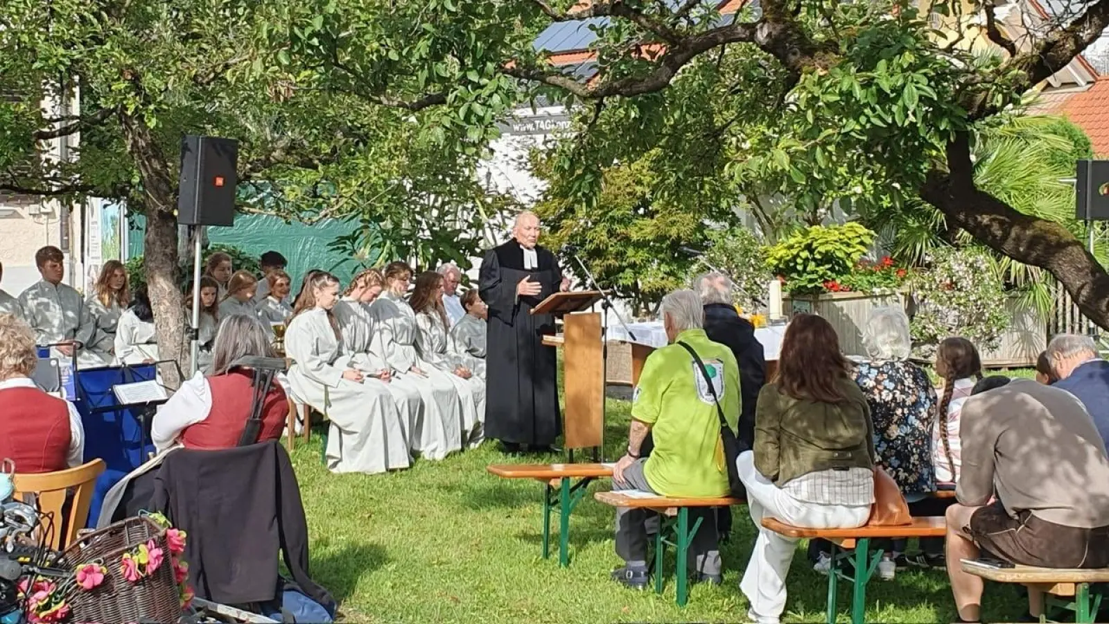 Mit einem Open-Air-Gottesdienst startet das Weinfest des Gartenbauvereins, das in diesem Jahr unter dem Motto: „Weinzigartig” stattfindet. (Foto: Gartenbauverein Allach)