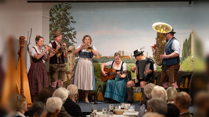 Traditionelle Wirtshauslieder trafen auch auf moderne Volksmusik. (Foto: Wening Fotografie)