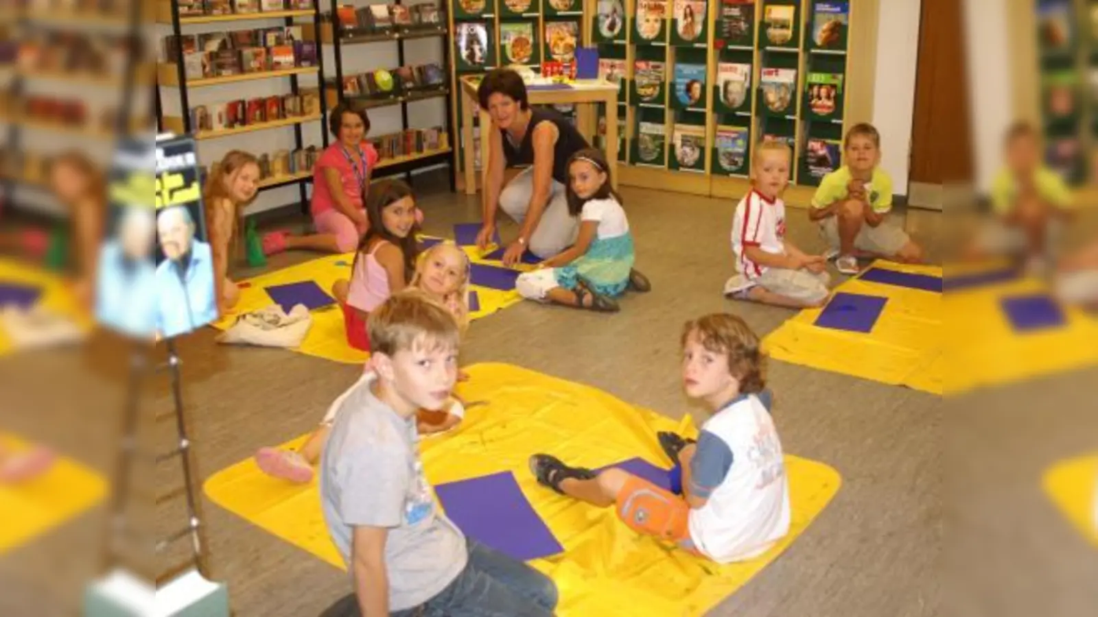 Brigitte Speer und die Kinder beim Basteln der Wunderlampe. (Foto: ar)